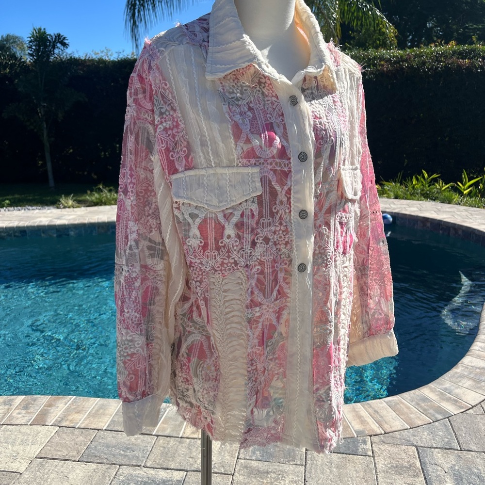 POL Pink and White Lace Button-Up Women Top - Picture 3 of 9